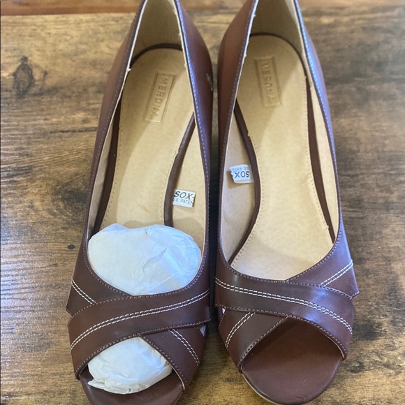 Merona Brown Peep Toe Heels - Picture 1 of 11